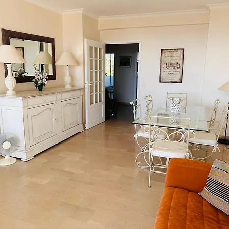 Seaview Terrace: Modern 2-bedroom With Pool *