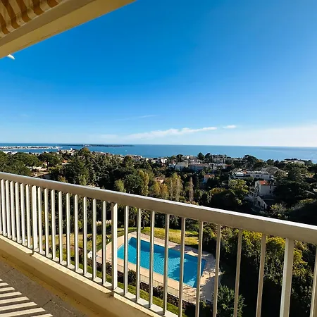 Seaview Terrace: Modern 2-bedroom With Pool